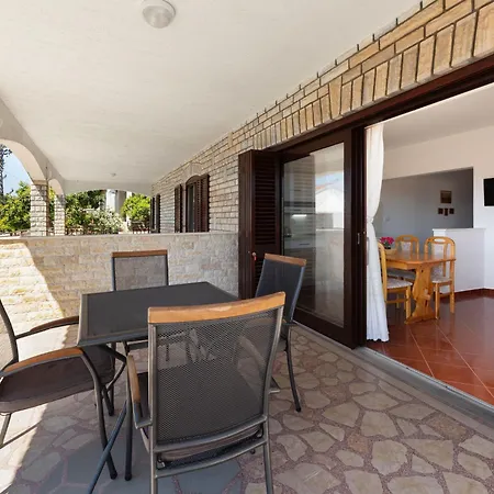 Limun-1 By Interhome