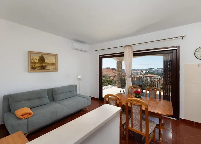 Limun-1 By Interhome تروغير