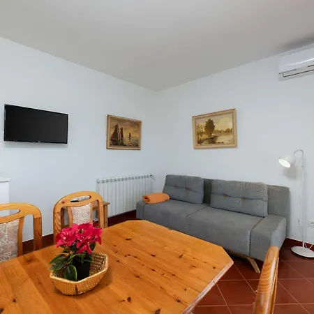 Limun-1 By Interhome * טרוגיר